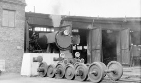 Parowóz Ty42 w parowozowni w Chełmie. Rok 1986. Fot. Jerzy...