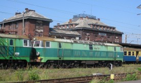 Elektryczny zespół trakcyjny EN57-634 i lokomotywy elektryczne: ET22-443 i ET22-787 na stacji kolejowej w Jarocinie. 8 września 2005 r. Fot. Wojciech Dębski.

Sygnatura: CD31A/K0168.