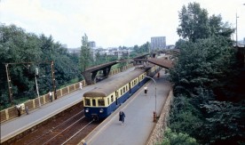 Elektryczny zespół trakcyjny EW54-12 na przystanku Warszawa Powiśle. Lata 70....