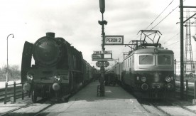 Parowóz Pt47-50 z pociągiem pospiesznym do Moskwy oraz lokomotywa elektryczna...